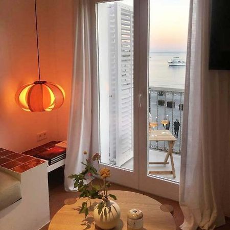 Beachfront Suite In Cadaques Center Екстер'єр фото