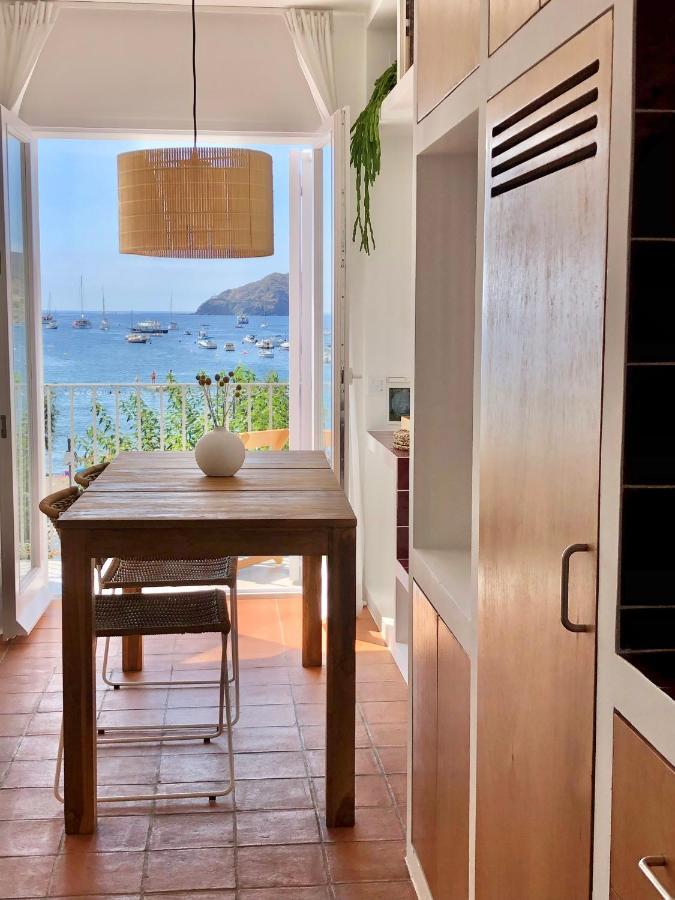 Beachfront Suite In Cadaques Center Екстер'єр фото