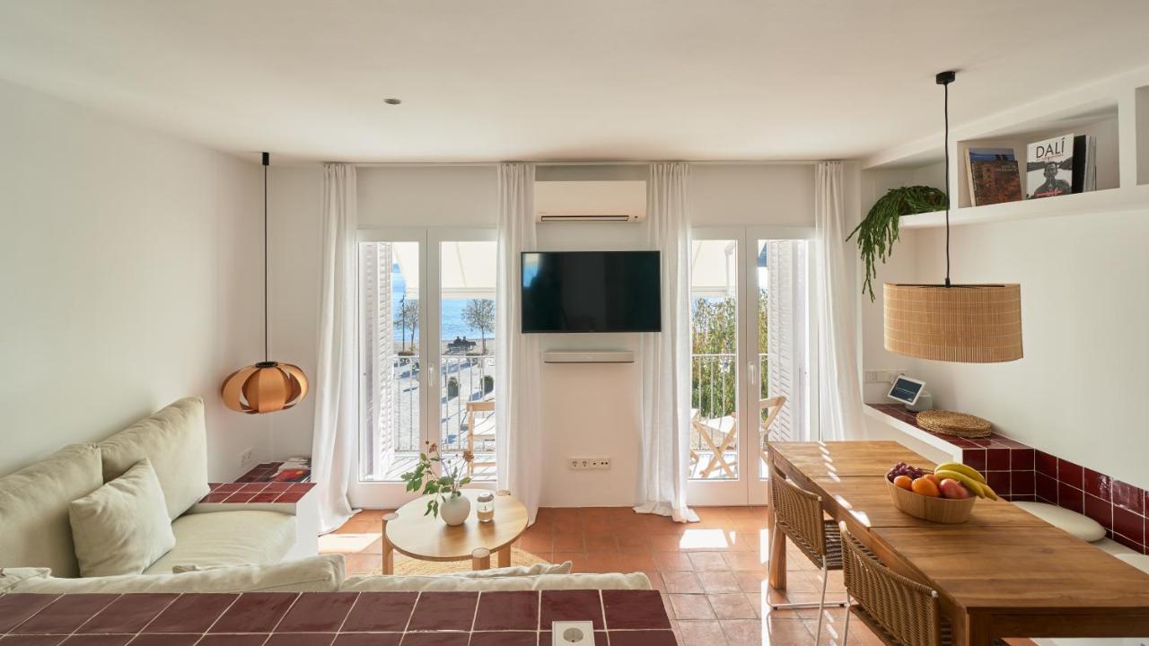Beachfront Suite In Cadaques Center Екстер'єр фото